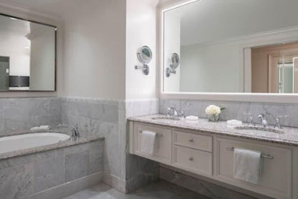 Four Seasons Hotel Los Angeles At Westlake Village Exterior photo